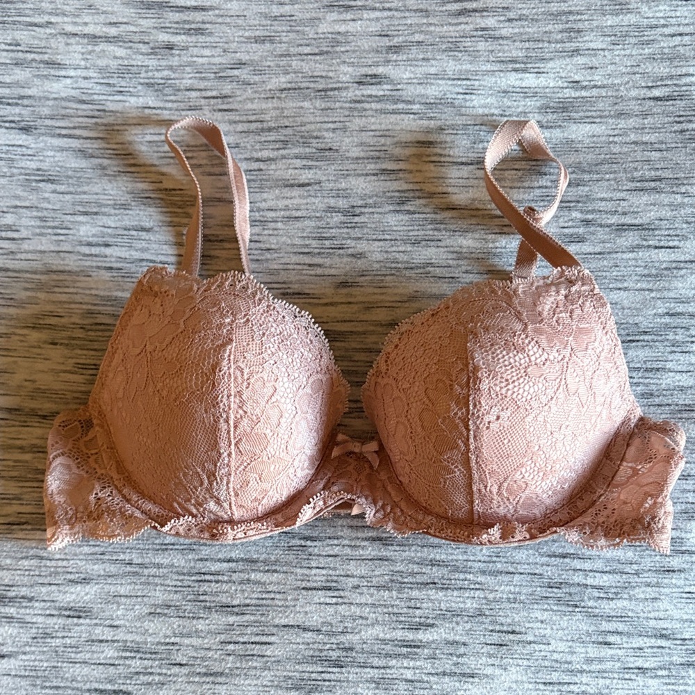 Victorias Secret Lace Women's Bra in Pink